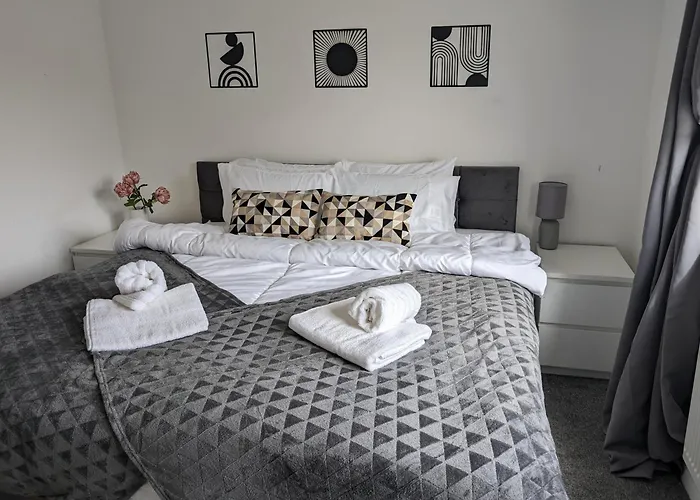 Manchester City Centre House, Perfect For Long Stays! Parking, Wifi, Outdoor Space