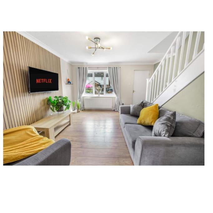 Holiday home Centre House, Perfect For Long Stays! Parking, Wifi, Outdoor Space *