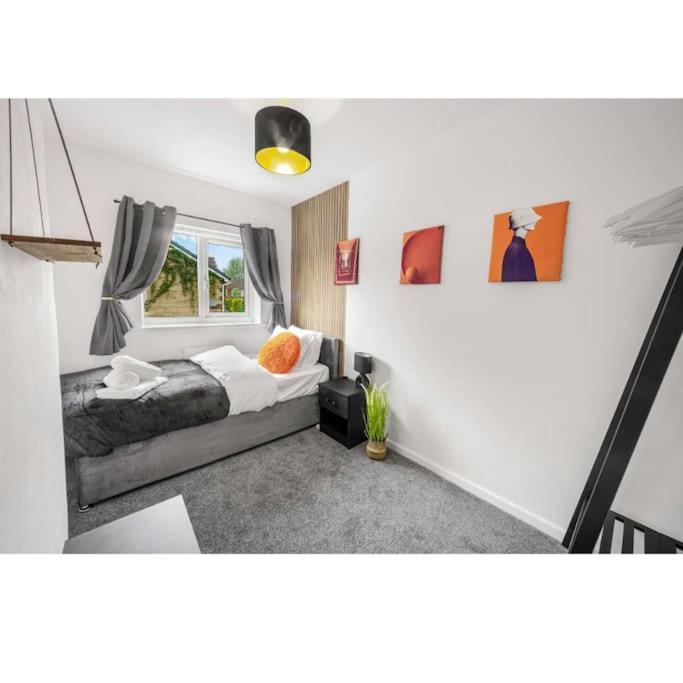 Centre House, Perfect For Long Stays! Parking, Wifi, Outdoor Space Holiday home *